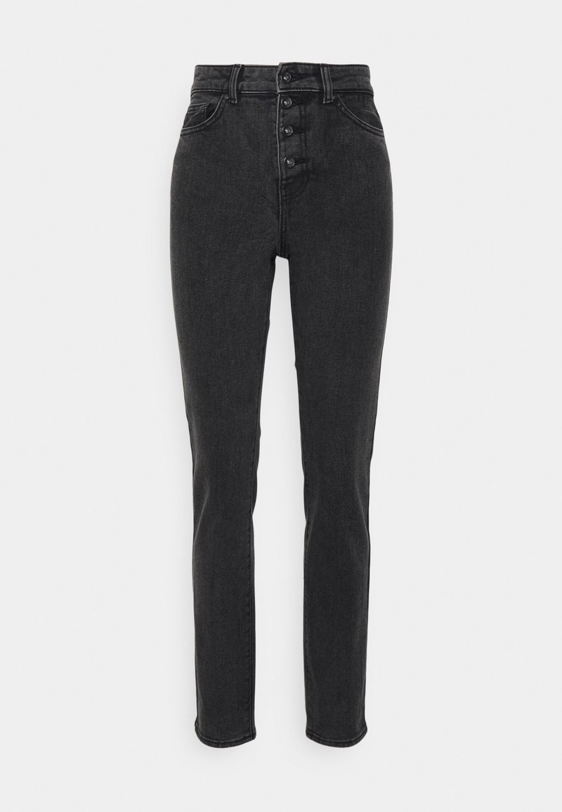 Jeans de ganga pretos de cintura alta com fechamento de cinco botões, corte ajustado e bolsos padrão. O tecido tem uma textura lisa e ligeiramente desgastada.