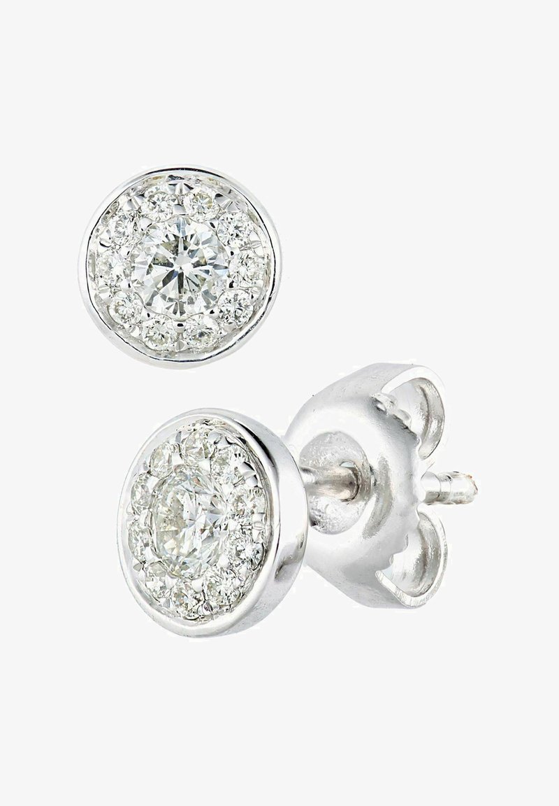 Okrogle naušnice s centralnim prozornim kamenjem okruženim manjim prozornim kamenjem, postavljene u poliranom srebrnom metalu.