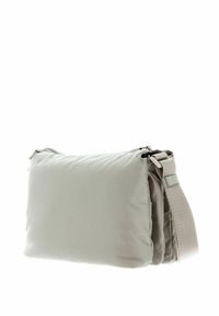 Sac rectangulaire rembourré en tissu gris clair avec une fermeture à glissière et une bandoulière ajustable, présentant une texture matelassée sur la surface.