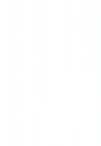 Dos personas sentadas en un escritorio, una señalando un documento mientras la otra sostiene un bolígrafo, en un ambiente de oficina luminoso con plantas.