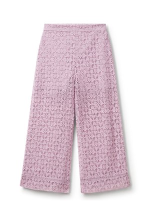 Spitzen-Culotte-Hosen in Hellrosa mit komplexen Blumenmustern, weitem Bein und strukturiertem Finish, ausgestattet mit einem taillierten Bund und Saumdetails.