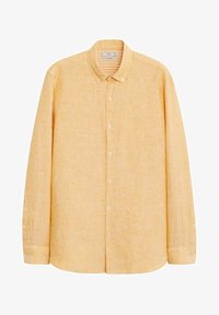 Camisa de lino amarilla de manga larga con botones, cuello abotonado y botones en la parte delantera, presentada sobre un fondo blanco.