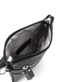 Schwarze, strukturierte Lederhandtasche mit silbernem Reißverschluss, ausgestattet mit einem beigen Innenfutter und mehreren Fächern zur Organisation.