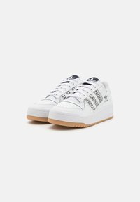 adidas Originals FORUM BOLD STRIPES - Trainers - footwear white/core black