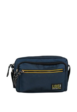Bolso bandolera de tela azul marino con un compartimento principal con cremallera y un bolsillo frontal con cremallera que presenta un detalle amarillo. Correa negra adjunta.