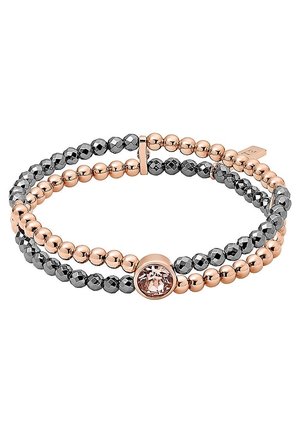 Bracelet à deux rangs de perles alternant perles en or rose et perles métalliques foncées, avec un sertissage rond en or rose et une pierre centrale rose clair.