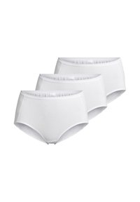 Drei einfache weiße Baumwollslips übereinander gestapelt, vor einem weißen Hintergrund gezeigt.