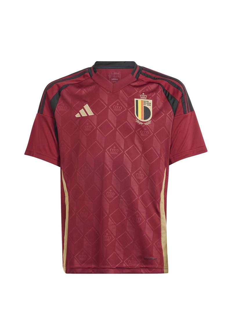 Maillot de soccer rouge avec un motif en diamant texturé, des accents noirs et des bordures dorées. Présente le logo de l'équipe nationale belge sur la poitrine.