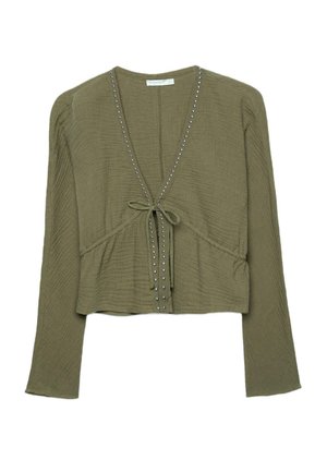 Blusa corta a maniche lunghe verde oliva con scollo a V, piccoli borchietti argento lungo il collo e chiusura frontale con laccio.
