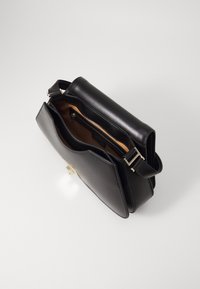 Thumbnail Image 3