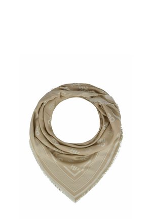 Sciarpa triangolare beige realizzata in tessuto morbido, caratterizzata da un logo a motivo sottile, bordi frangiati e una texture liscia.