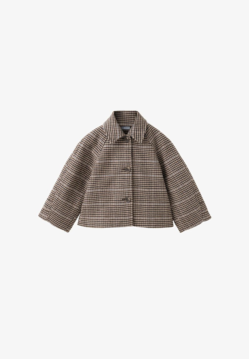 Veste courte en laine à carreaux marron et beige avec manches larges, col et trois boutons sur le devant, présentée sur fond blanc.