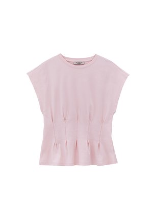 Jasnoróżowa bluzka z krótkim rękawem, okrągłym dekoltem i pionowymi zakładkami zbierającymi materiał w talii.