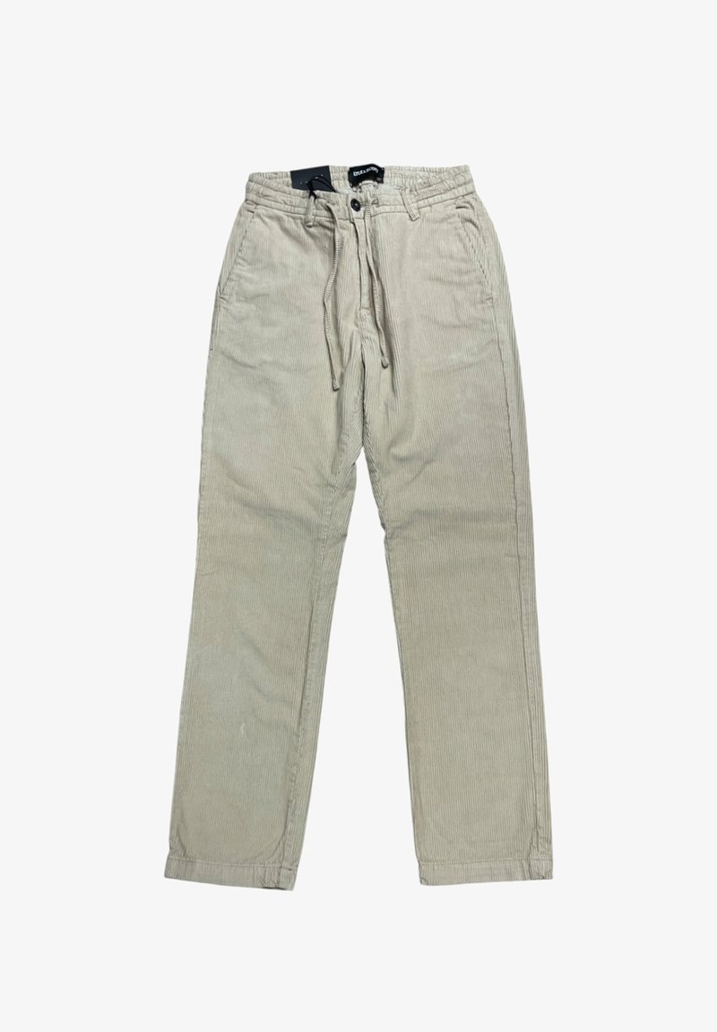 Pantaloni in velluto a coste beige con vita regolabile tramite coulisse, chiusura con bottone e zip, e tasche laterali, distesi su uno sfondo bianco.