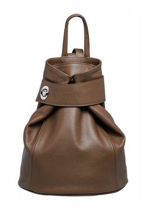 Braune Leder-Eimer-Tasche mit einem gerafften oberen Ende und einem silbernen Akzent. Besitzt einen einzigen Griff und eine strukturierte, weiche Oberfläche.
