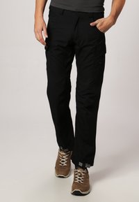 Pantalons cargo noirs en tissu durable, dotés de plusieurs poches, d'une coupe droite et de genoux renforcés pour plus de solidité.