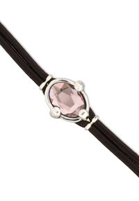 Bracelet en cuir noir avec une pierre précieuse ovale rose centrale entourée d'accents argentés. Le design est minimaliste et moderne.