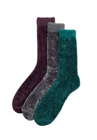 Conjunto de tres calcetines cómodos en púrpura oscuro, gris y tono teal. Hechos de una tela suave y esponjosa con una textura ligeramente peluda y colores sólidos.