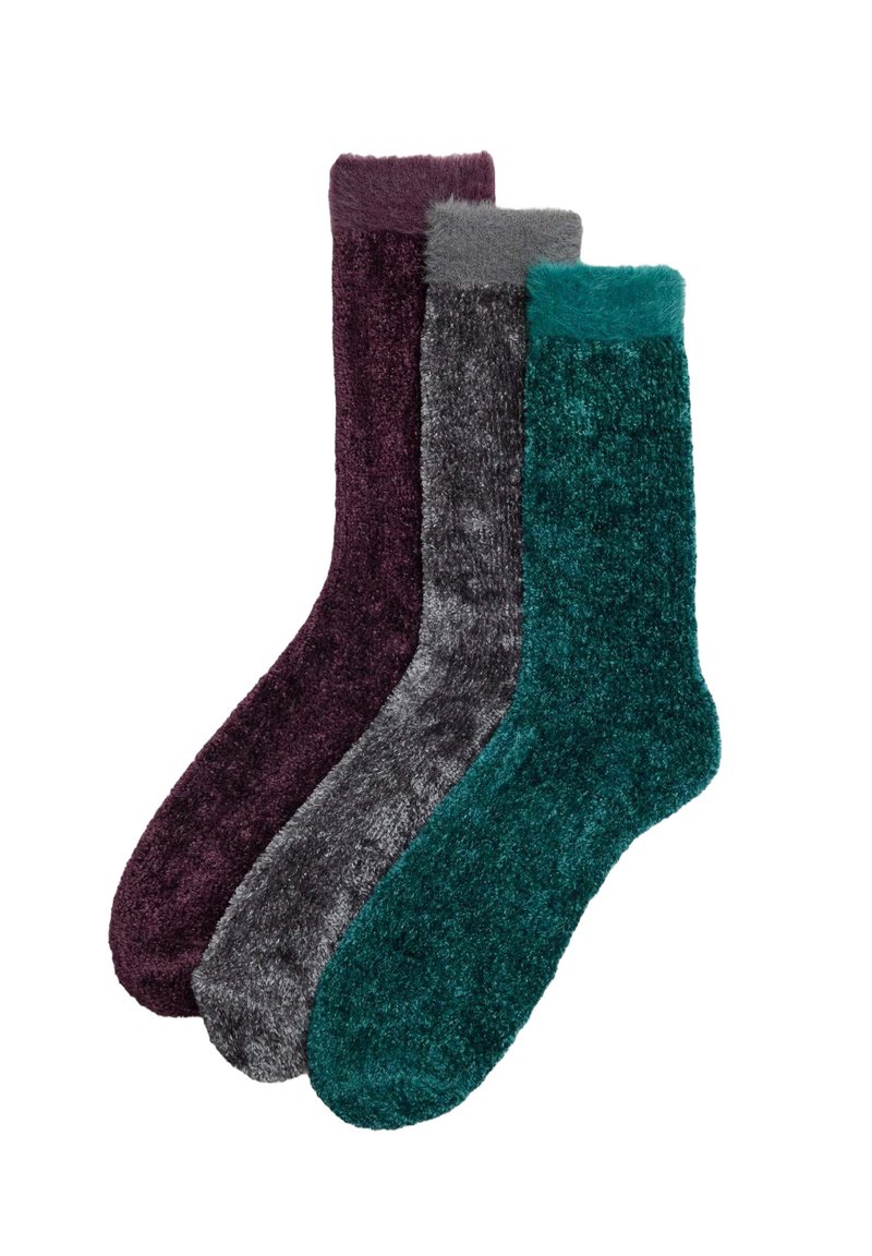 Conjunto de tres calcetines cómodos en púrpura oscuro, gris y tono teal. Hechos de una tela suave y esponjosa con una textura ligeramente peluda y colores sólidos.