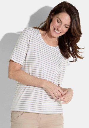 T-shirt à manches courtes rayé en blanc et beige clair, avec un col rond et un tissu doux, offrant une coupe décontractée.