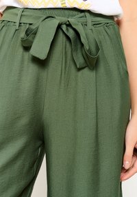 LolaLiza LOOSE - Hlače - khaki med