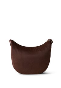 Braune, strukturierte Ledertasche mit abgerundeter Form. Einzelner Riemen mit goldfarbenen Beschlägen. Glattes Innenfutter ohne sichtbare Fächer.