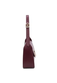 Borsa a tracolla in pelle color marsala con design strutturato, dotata di una tracolla e accessori in metallo dorato. Texture liscia, silhouette rettangolare.