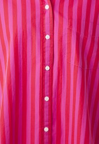 GAP THE BIG SHIRT - Užsagstoma palaidinė - pink/red