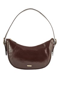 Brązowa torebka na ramię z lakierowanej skóry o zaokrąglonym kształcie, z hardwarem w kolorze złotym i prostym zapięciem na zamek. Regulowany pasek umożliwia wszechstronne noszenie.