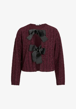 Bordeaux gebreide cardigan met een textuurafwerking, voorzien van twee zwarte satijnen strikken aan de vooropening en lange mouwen.