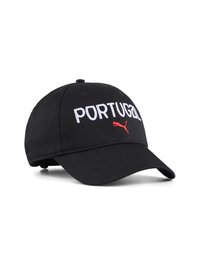Czarna czapka bejsbolowa z haftem "PORTUGAL" w białym kolorze z przodu i czerwonym logo Pumy z boku. Materiał bawełniany, strukturalny design.