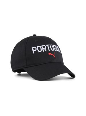 Czarna czapka bejsbolowa z haftem "PORTUGAL" w białym kolorze z przodu i czerwonym logo Pumy z boku. Materiał bawełniany, strukturalny design.