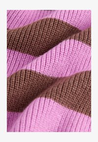 Ikke valgt, brown purple stripe