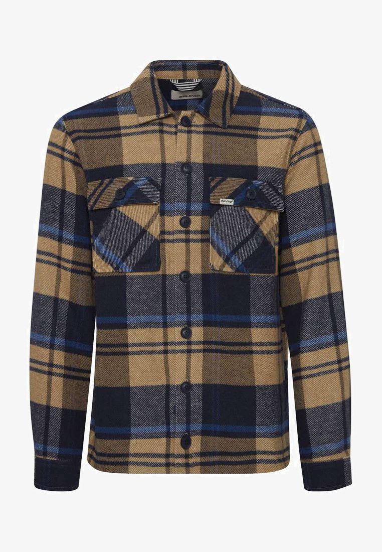 Camicia di flanella a quadri nei toni del marrone, blu navy e azzurro. Presenta due tasche sul petto, chiusura con bottoni e maniche lunghe con polsini abbottonati.
