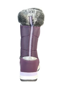 Bota de invierno aislante morada con un suave puño de piel sintética gris, tejido texturizado, suela de goma y un refuerzo en la parte trasera con una costura.