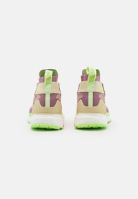 adidas Performance FREE HIKER - Sapatos de caminhada - magic mauve/acid red/pulse lime
