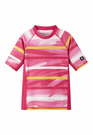 Kurzarm-Rashguard in Pink mit abstrakten Pinselstrichmustern und gelben Streifen. Hergestellt aus sonnenfestem Material mit einem erhöhten Kragen.