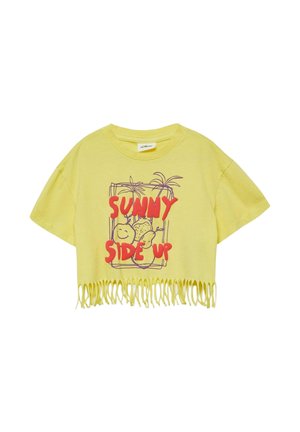 T-shirt jaune court avec ourlet à franges, texte rouge « SUNNY SIDE UP » et dessin au trait violet de fruits souriants et de palmiers.
