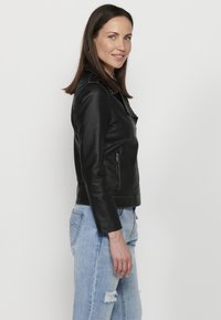 Thumbnail Image 6