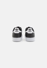 adidas Originals SUPERSTAR - Treniņu apavi - core black/footwear white