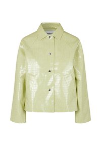 Beschnittene, glänzende hellgrüne Jacke mit einer strukturierten Krokodilprägung, silbernen Druckknöpfen und einem klassischen Kragen. Lange Ärmel.