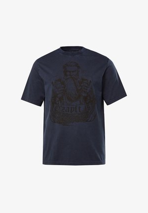 Marineblå bomulds T-shirt med en mørk grafisk illustration af en skægget figur med ølkrus og teksten "O'zapft is" nedenfor.