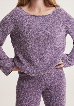 Stickad tröja - purple