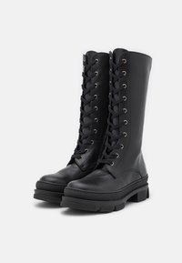 Mis Pepas Platform boots - black