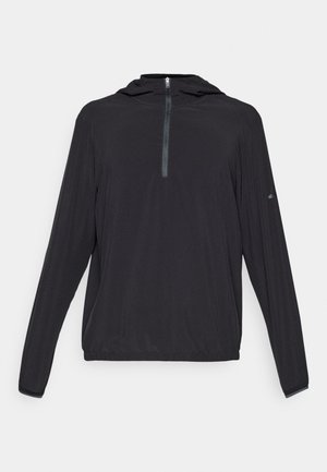 Čierny pulóver s dlhým rukávom a kapucňou, s polovičným zipsom, textúrovanou látkou a elastickými manžetami. Minimalistický dizajn, bez vzorov.