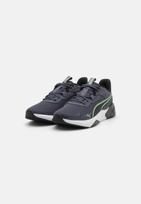 Pantofi sport bărbătești cu un superior din plasă de nuanță bleumarin, accente neon verzi și talpă din cauciuc alb. Prezintă o limbă căptușită și un design flexibil.