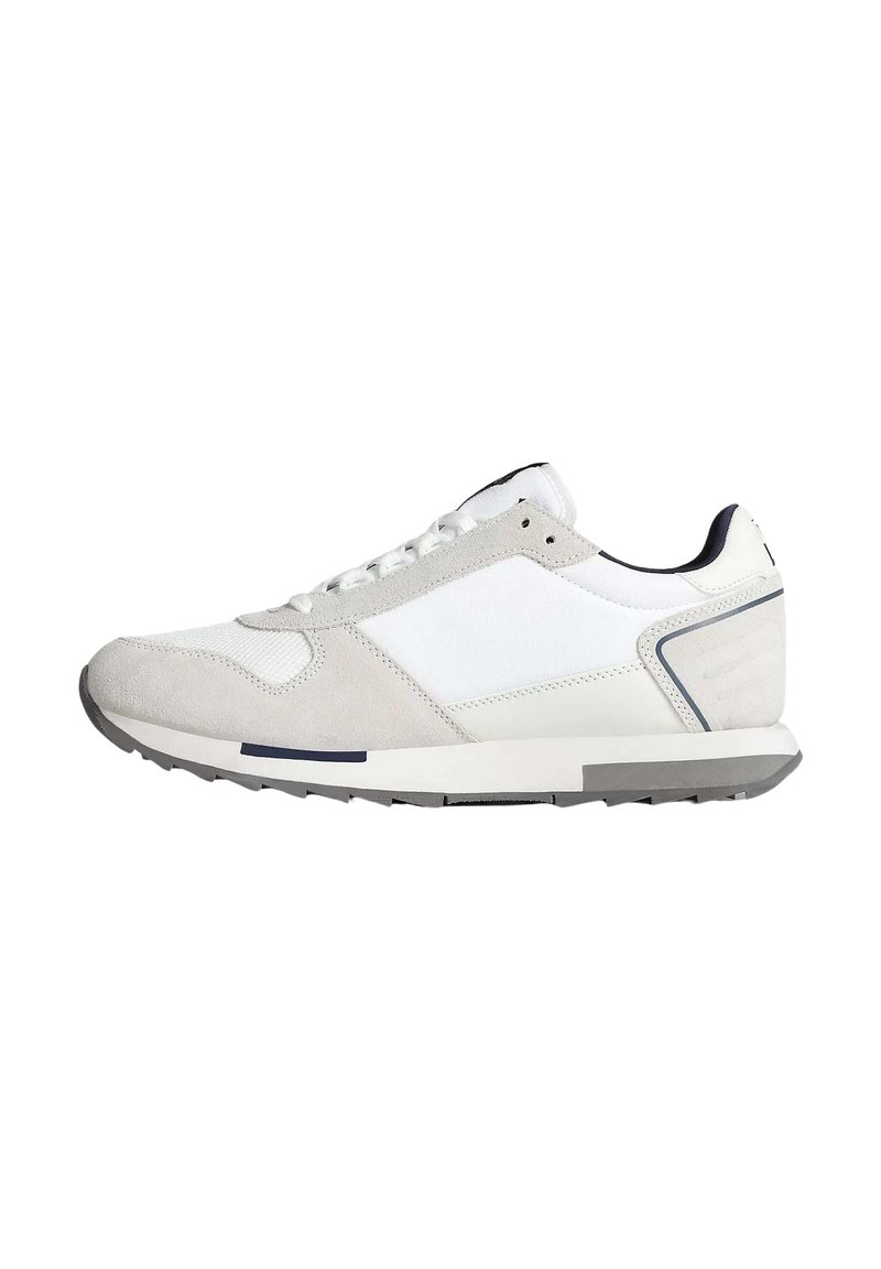 Sneaker bianca e grigia con tomaia in suede e mesh, punta rotonda, chiusura con lacci e pannello testurizzato sul tallone. Suola in gomma.