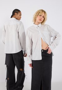 YOURTURN by Zalando - UNISEX - Shirt - white/black Thumbnail Image 1