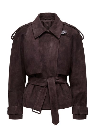 Sötétbarna velúr öves dzseki széles gallérral, vállpántokkal és mandzsettakarikákkal, elülső kézdíszítéssel.