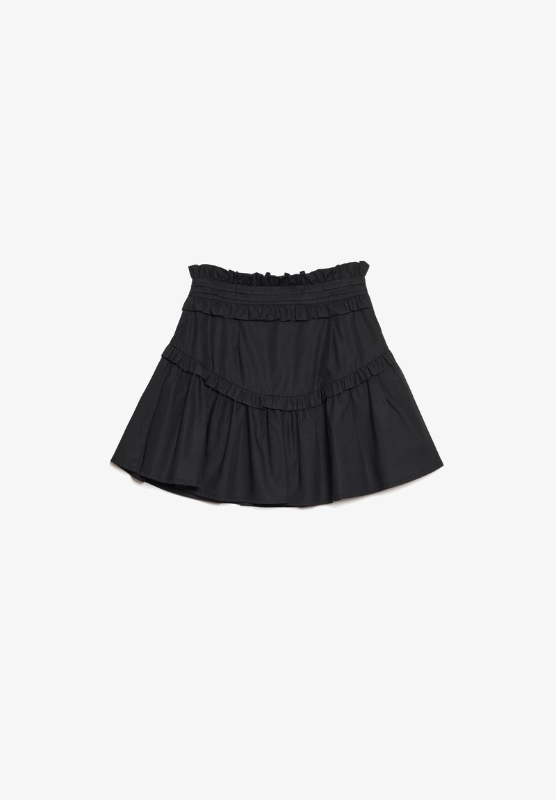 Μαύρη, κλιμακωτή μίνι φούστα φτιαγμένη από μαλακό ύφασμα με ρυάκια κατά μήκος της μέσης και του στριφώματος, με φαρδιά σχεδίαση και ελαστική μέση.
